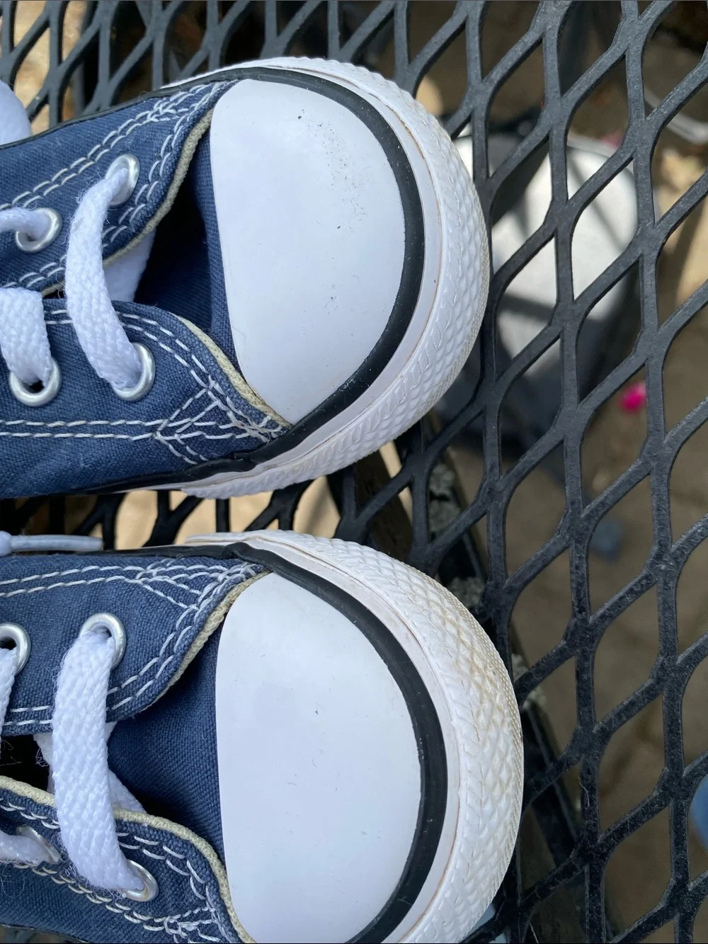 Preowned Converse toddler boy  Navy Blue Canvas Low-Top Sneakers 7 excellent